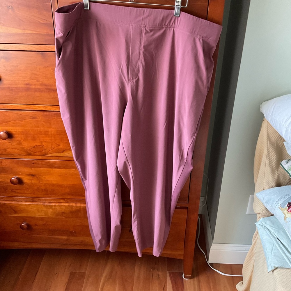 Athleta Brooklyn Pants in Rose Size 24